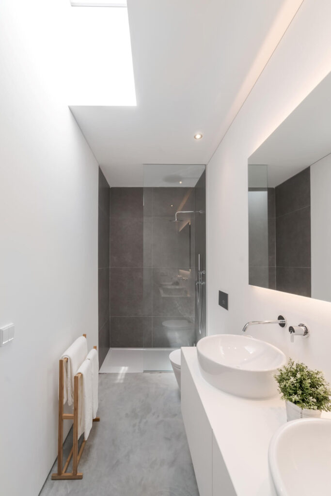 rev-bathroom-inside-modern-villa-house-2023-11-27-05-23-21-utc